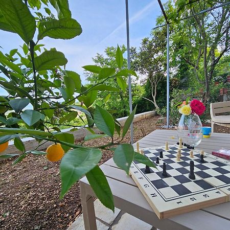 Lemon Garden Apartment-Hot Tub Jacuzzi Гірокастра Екстер'єр фото