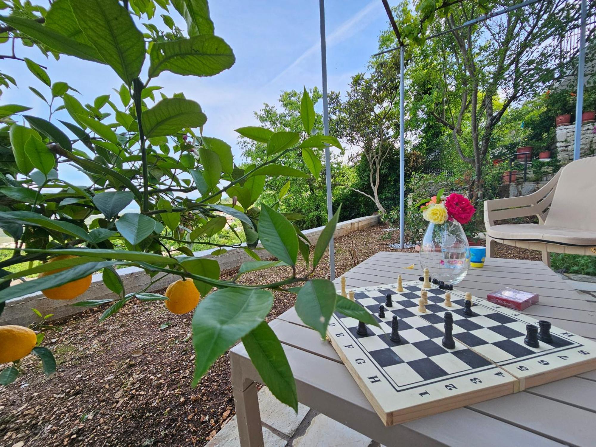 Lemon Garden Apartment-Hot Tub Jacuzzi Гірокастра Екстер'єр фото