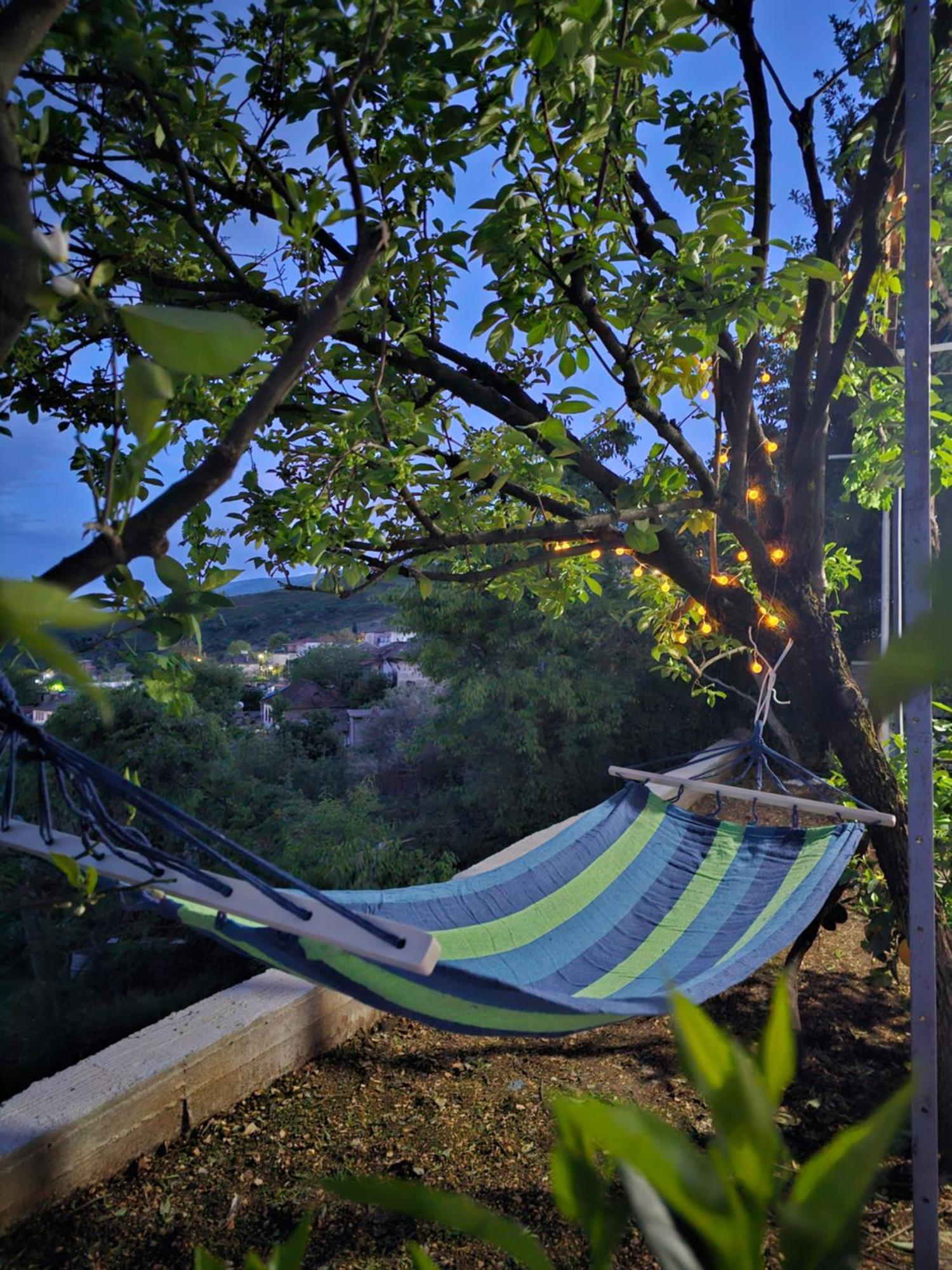 Lemon Garden Apartment-Hot Tub Jacuzzi Гірокастра Екстер'єр фото