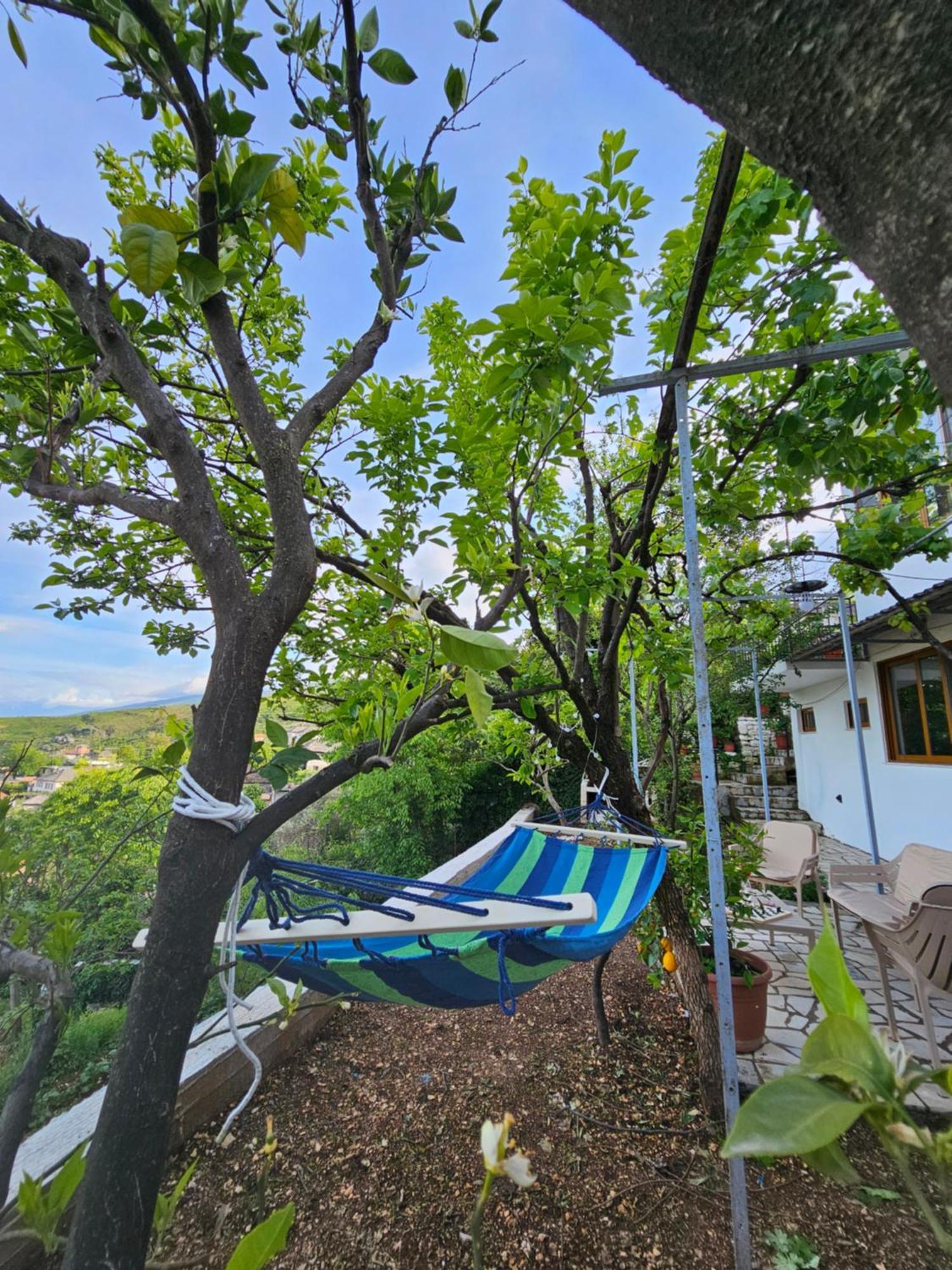 Lemon Garden Apartment-Hot Tub Jacuzzi Гірокастра Екстер'єр фото