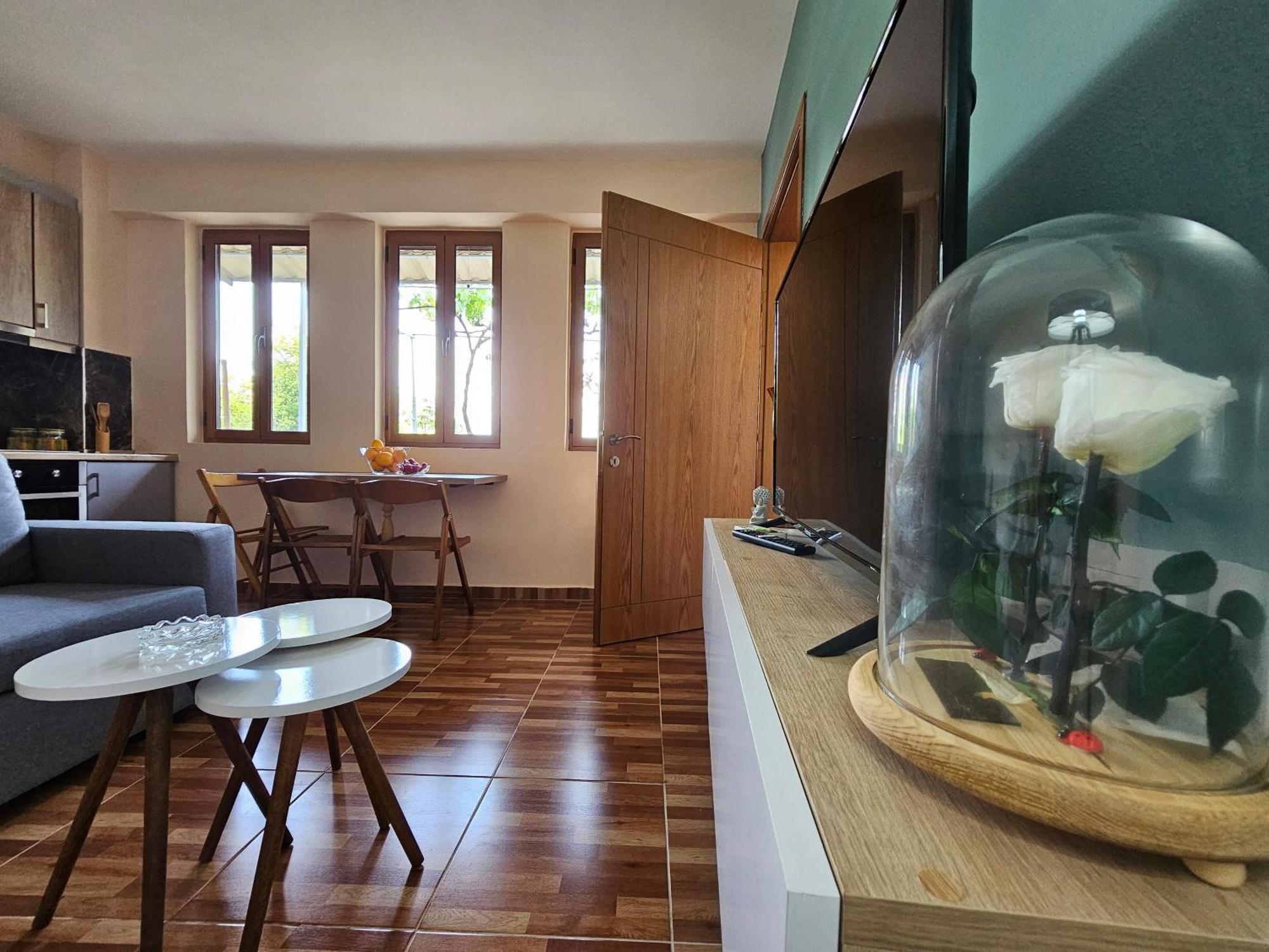 Lemon Garden Apartment-Hot Tub Jacuzzi Гірокастра Екстер'єр фото