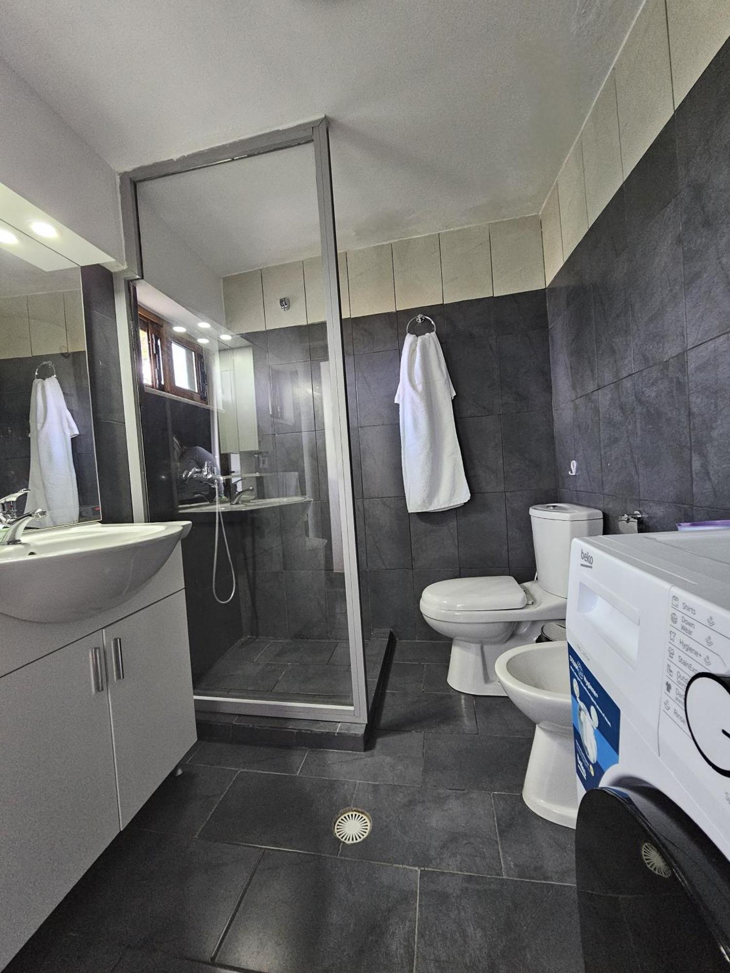 Lemon Garden Apartment-Hot Tub Jacuzzi Гірокастра Екстер'єр фото